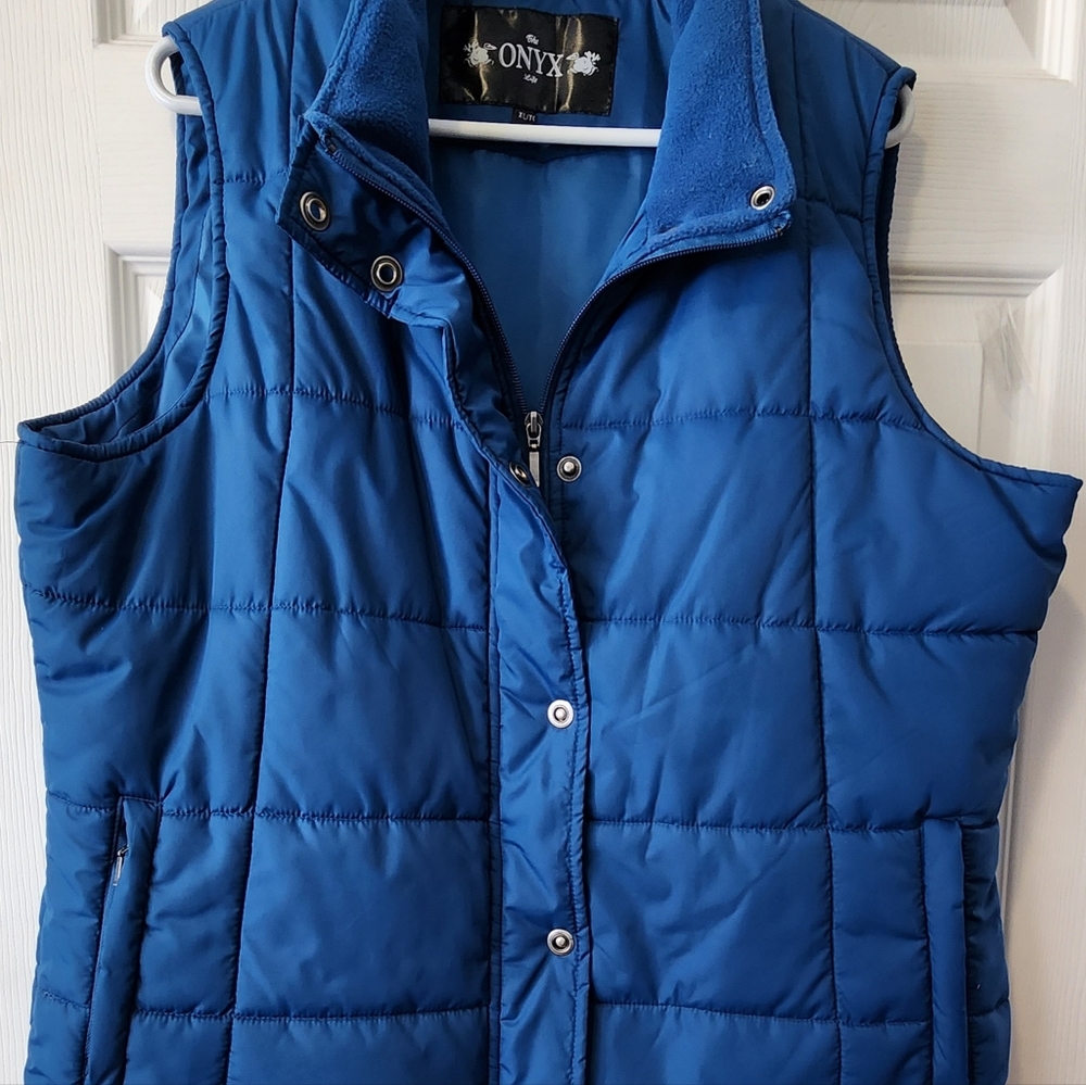 Blue Onxy Puffy vest, Size XL, Great for spring, golfing,gardening etc.